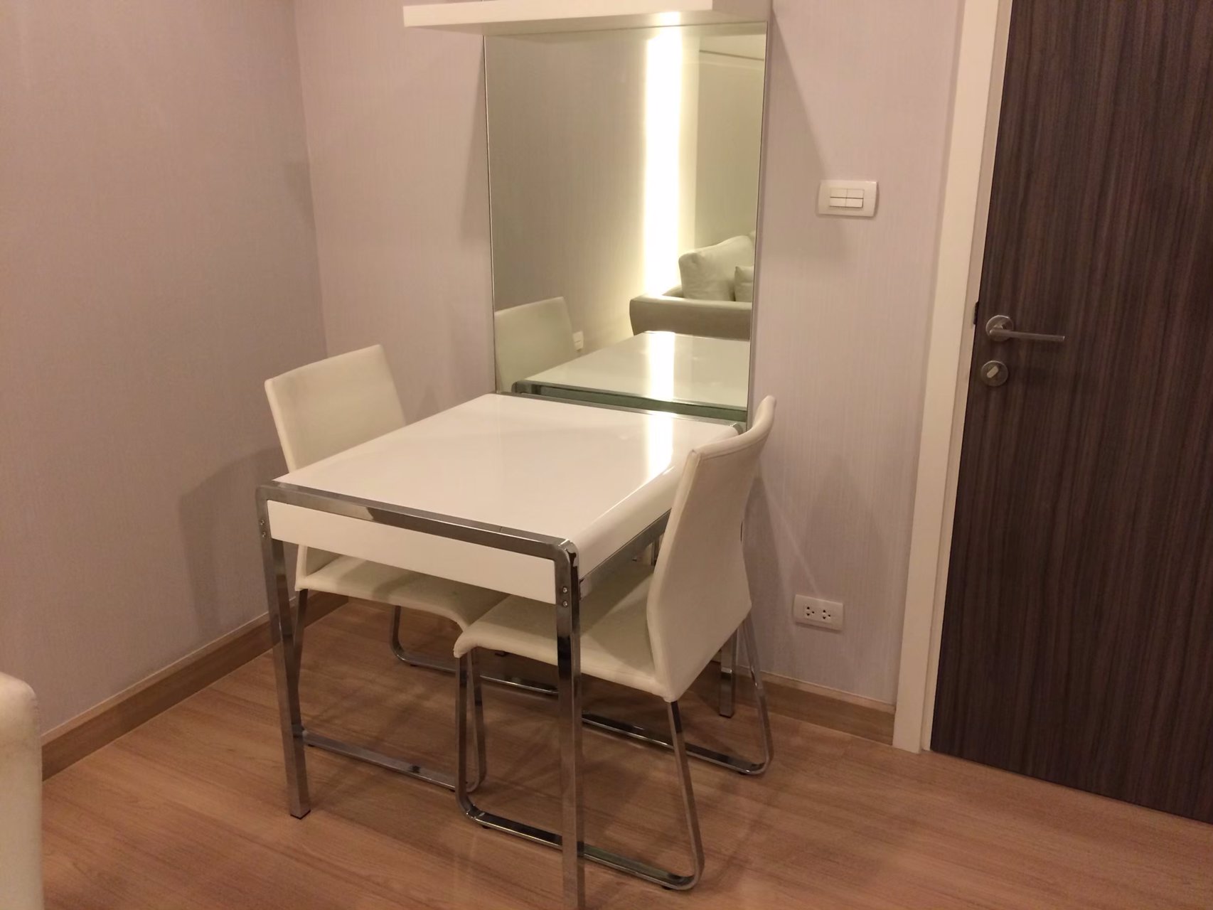 ให้เช่าคอนโดเออบาโน่แอบโซลูท-สาทร-ตากสิน-ใกล้-bts-กรุงธนบุรี-โทร-0806288997-ม่อน-‪https-linee-sd