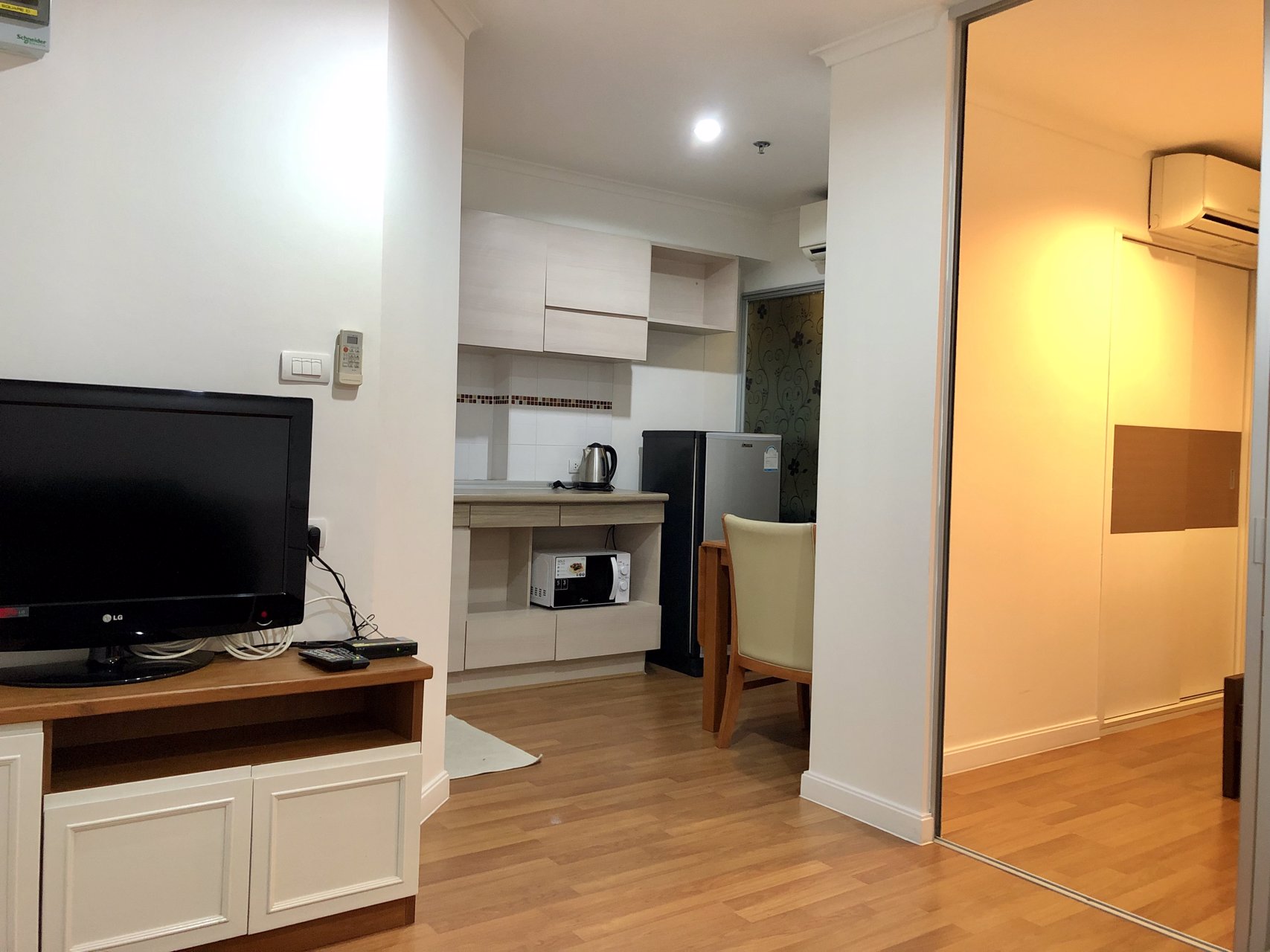 ให้เช่าคอนโดลุมพินีเพลส-พระราม4-กล้วยน้ำไท-ชั้น-10-ให้เช่า-10000-บาท-โทร-0806288997-คุณม่อน