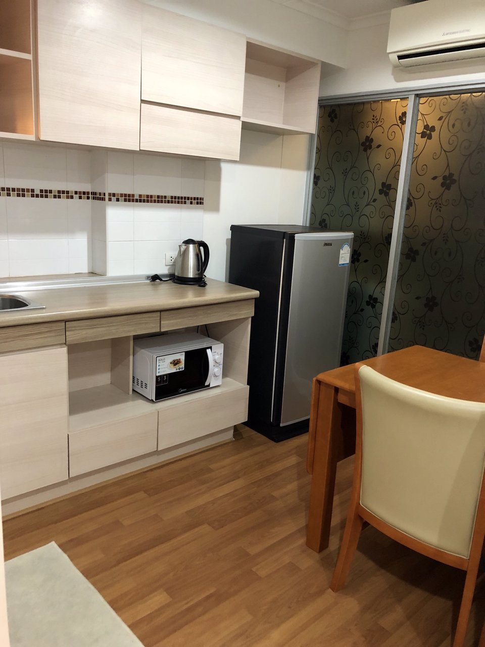 ให้เช่าคอนโดลุมพินีเพลส-พระราม4-กล้วยน้ำไท-ชั้น-10-ให้เช่า-10000-บาท-โทร-0806288997-คุณม่อน