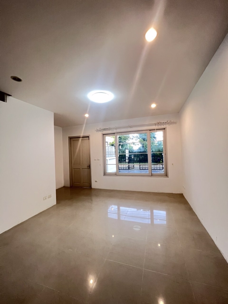 ให้เช่าบ้าน-townhome-ในหมู่บ้าน-urban-sathorn-bolero-zone-ติดถนนใหญ่-ราชพฤกษ์