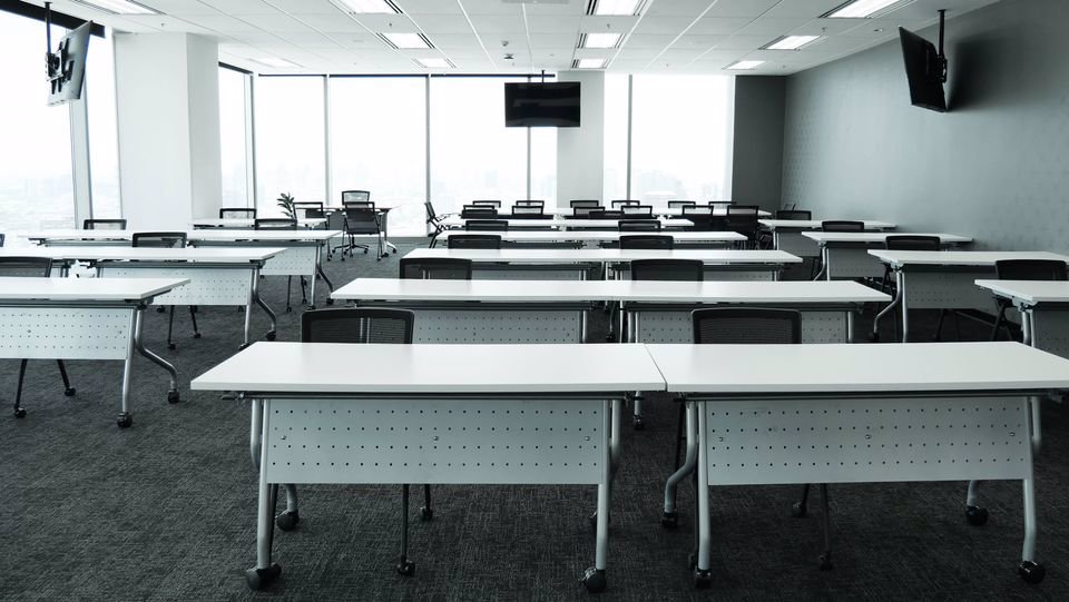 ให้เช่าสำนักงานชั่วคราว-ราคาทุน-ส่วนกลางครบ-aia-capital-center-รัชดา-ชั้น-32-พื้นที่-241-ตรม