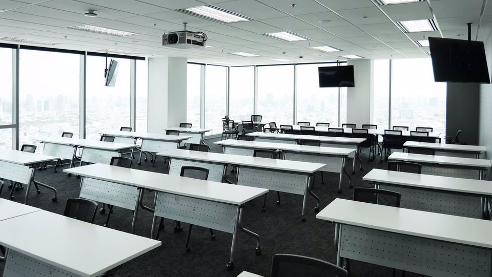 ให้เช่าสำนักงานชั่วคราว-ราคาทุน-ส่วนกลางครบ-aia-capital-center-รัชดา-ชั้น-32-พื้นที่-241-ตรม