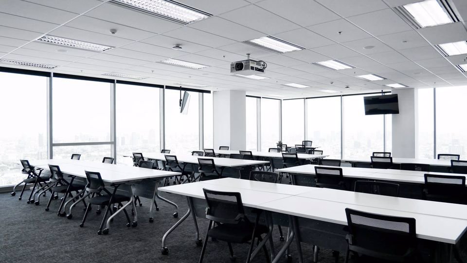 ให้เช่าสำนักงานชั่วคราว-ราคาทุน-ส่วนกลางครบ-aia-capital-center-รัชดา-ชั้น-32-พื้นที่-241-ตรม