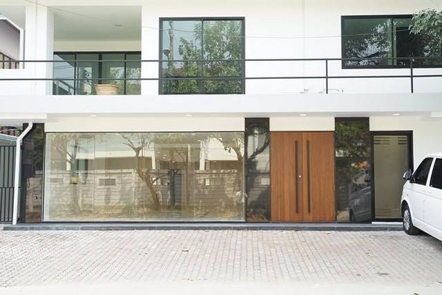 bds32-ให้เช่าสำนักงานออฟฟิศ-45ชั้น-มีสระว่ายน้ำ-ติดห้างพาราไดซ์พาร์ค-ศรีนครินทร์