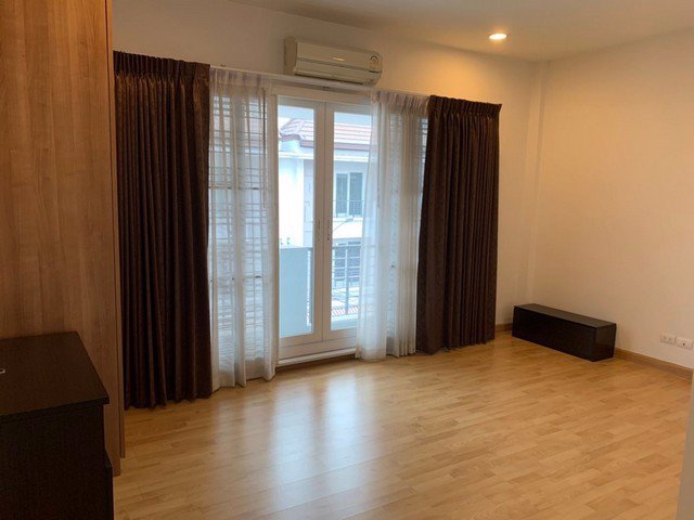 b147-ให้เช่าทาวน์โฮม-3-ชั้น-บ้านกลางเมือง-เอสเซ้นส์-s-sense-ถนนประดิษฐ์มนูธรรม