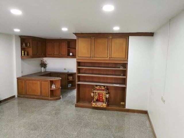 sk1-ให้เช่าทาวน์โฮม-3ชั้น-ซอยลาดพร้าว42-เหมาะสำหรับพักอาศัยหรือทำออฟฟิต