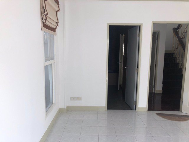 b86-ให้เช่าทาวน์เฮ้าส์-3ชั้น-ถนนสาธุประดิษฐ์-15-เขต-ยานนาวา-บ้านสวย-พึ่งรีโนเวทใหม่-เหมาะสำหรับพักอ