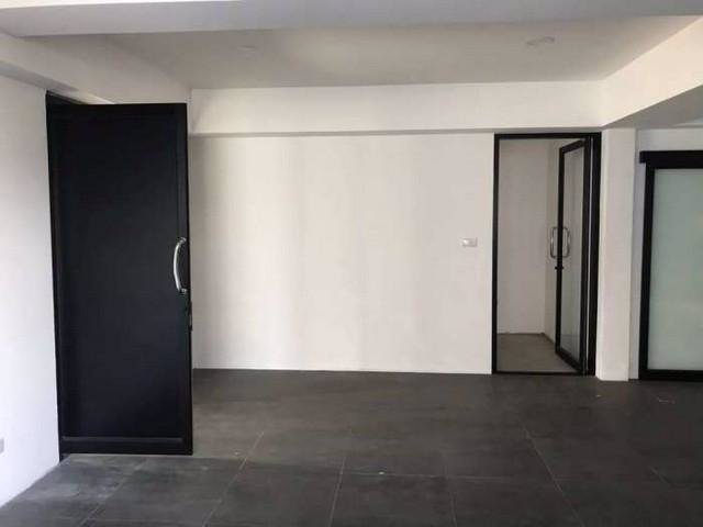 bk60-ให้เช่าและขายอาคาร-4-ชั้น-หลังมุม-ซอยสุขุมวิท35-หลังเอ็มควอเทียร์ใกล้bts-พร้อมพงษ์-เหหมาะสำหรับ