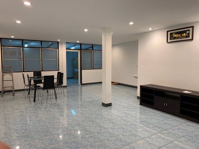 b169-ให้เช่าทาวนเฮ้าส์-2ชั้น-ถนนรามคำแหง-ซอย-รามคำแหง-24-หลังเดอะไนน์พระราม-9-บ้านพึ่งรีโนเวทเสร็จให