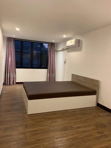 b169-ให้เช่าทาวนเฮ้าส์-2ชั้น-ถนนรามคำแหง-ซอย-รามคำแหง-24-หลังเดอะไนน์พระราม-9-บ้านพึ่งรีโนเวทเสร็จให