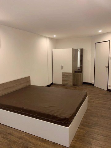 b169-ให้เช่าทาวนเฮ้าส์-2ชั้น-ถนนรามคำแหง-ซอย-รามคำแหง-24-หลังเดอะไนน์พระราม-9-บ้านพึ่งรีโนเวทเสร็จให