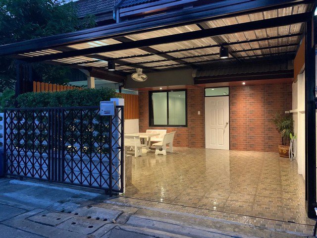 b169-ให้เช่าทาวนเฮ้าส์-2ชั้น-ถนนรามคำแหง-ซอย-รามคำแหง-24-หลังเดอะไนน์พระราม-9-บ้านพึ่งรีโนเวทเสร็จให