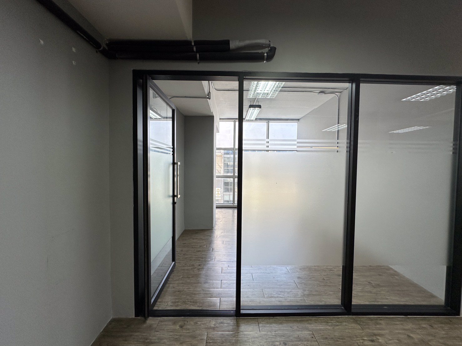 ready-to-move-ออฟฟิศให้เช่าขนาด-90-ตรม-ห้องสวย-ติดกระจก-เมืองทองธานี