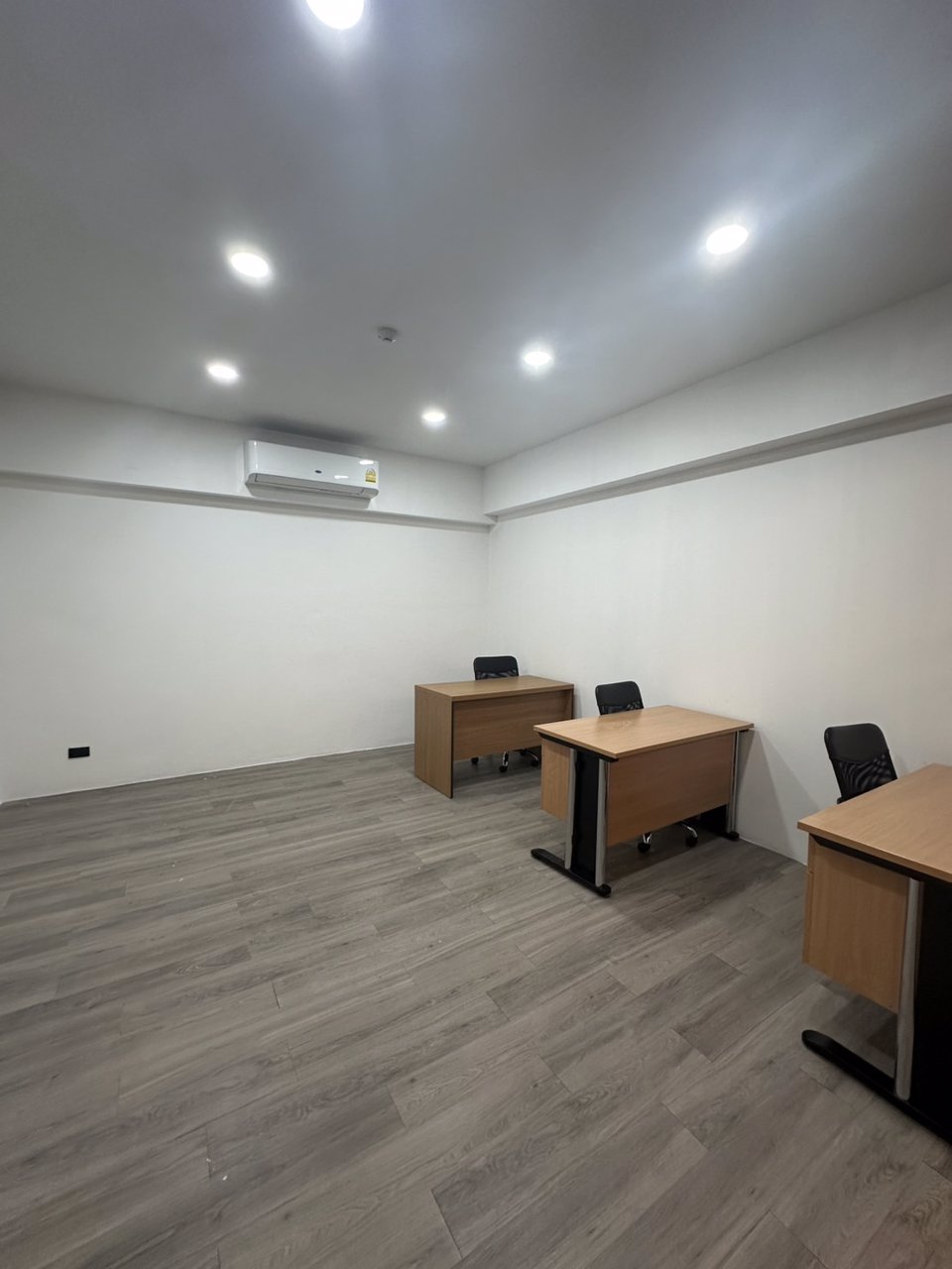 ออฟฟิศให้เช่า-18-ตรม-ราคาถูก-พร้อมให้เช่า-ใกล้-bts-สีชมพู-เมืองทองธานี-ปากเกร็ด
