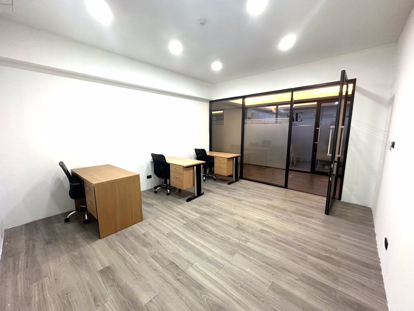 ออฟฟิศให้เช่า-18-ตรม-ราคาถูก-พร้อมให้เช่า-ใกล้-bts-สีชมพู-เมืองทองธานี-ปากเกร็ด