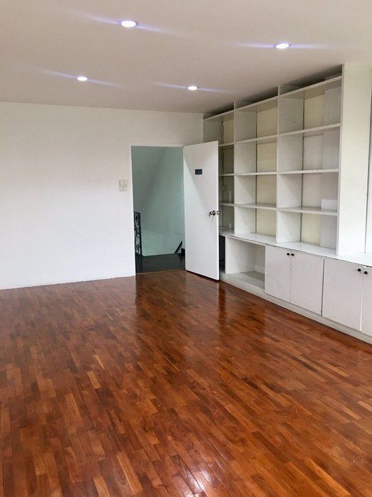 ให้เช่าอาคารพาณิชย์-4-ชั้นครึ่ง-ติดถนนใหญ่ทองหล่อ-สุขุมวิท-55-แหล่งชุมชนคนเยอะ-