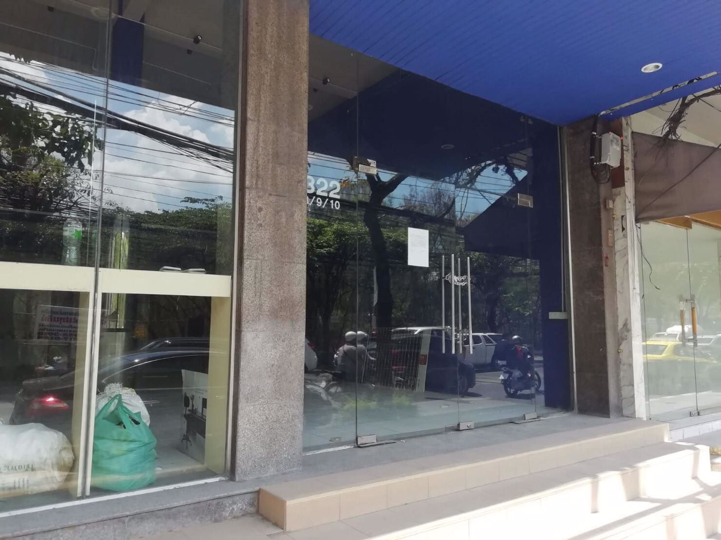 อาคาร-โชว์รูมติดถนนเอกมัยให้เช่า-