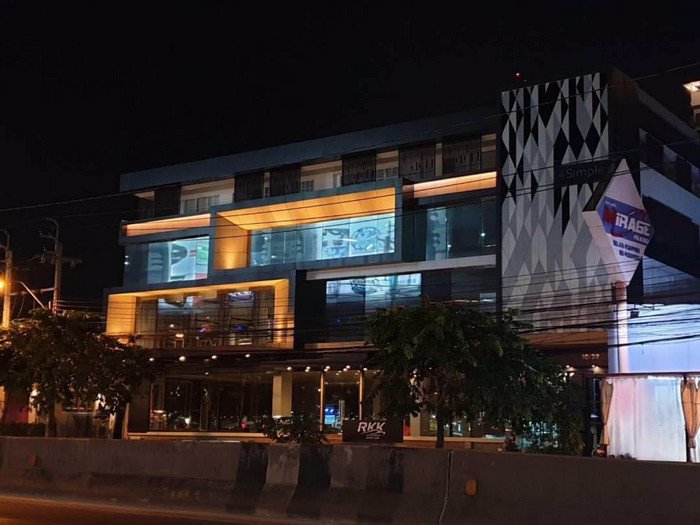 โชว์รูมสำนักงานให้เช่า-ทำเลดีมาก-ติดถนนใหญ่รัชดาภิเษก-และใกล้-mrtรัชดาภิเษก-เพียง-240-เมตร