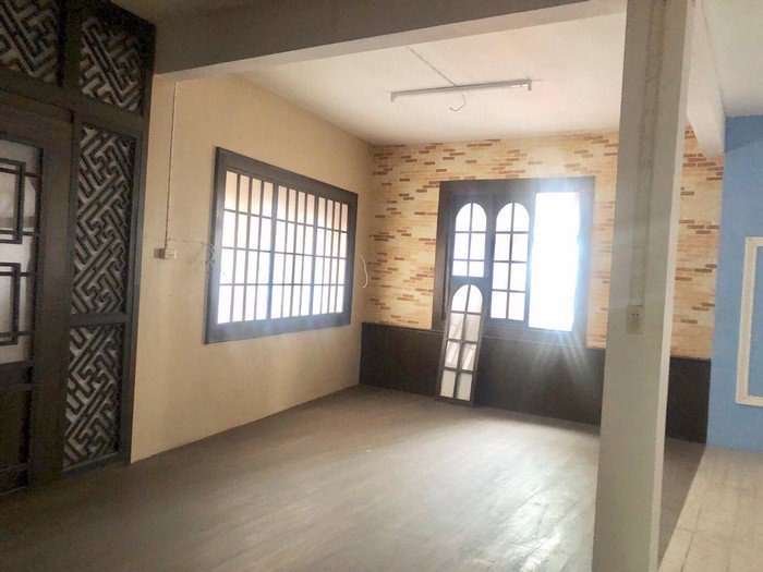 ให้เช่าและขาย-อาคารพาณิชย์ติดถนนทองหล่อ-สุขุมวิท