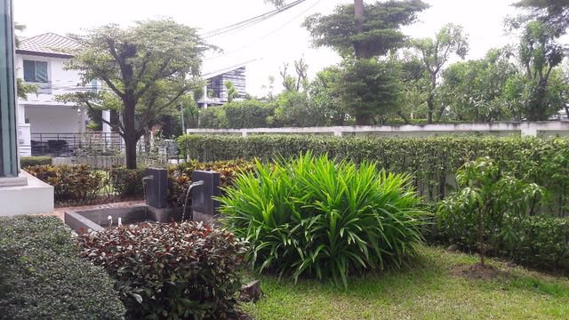 ให้เช่าบ้านเดี่ยวหมู่บ้านเนอวานา-พระรามเก้า-ใกล้รถไฟฟ้าแอร์พอร์ตลิ้ง-บ้านทับช้าง