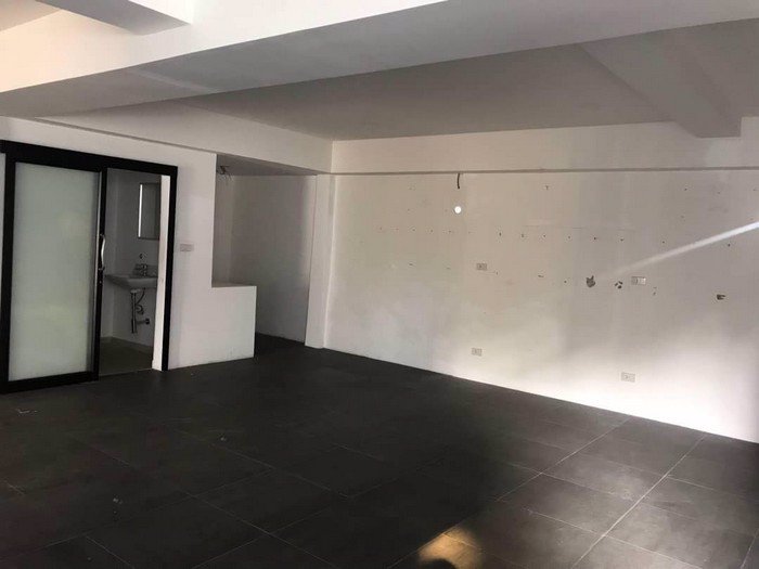 ขายให้เช่าอาคารพาณิชย์-4-ชั้น-2-คูหาอยู่หลังห้างเอ็มควอเทียร์-สุขุมวิทซอย-35