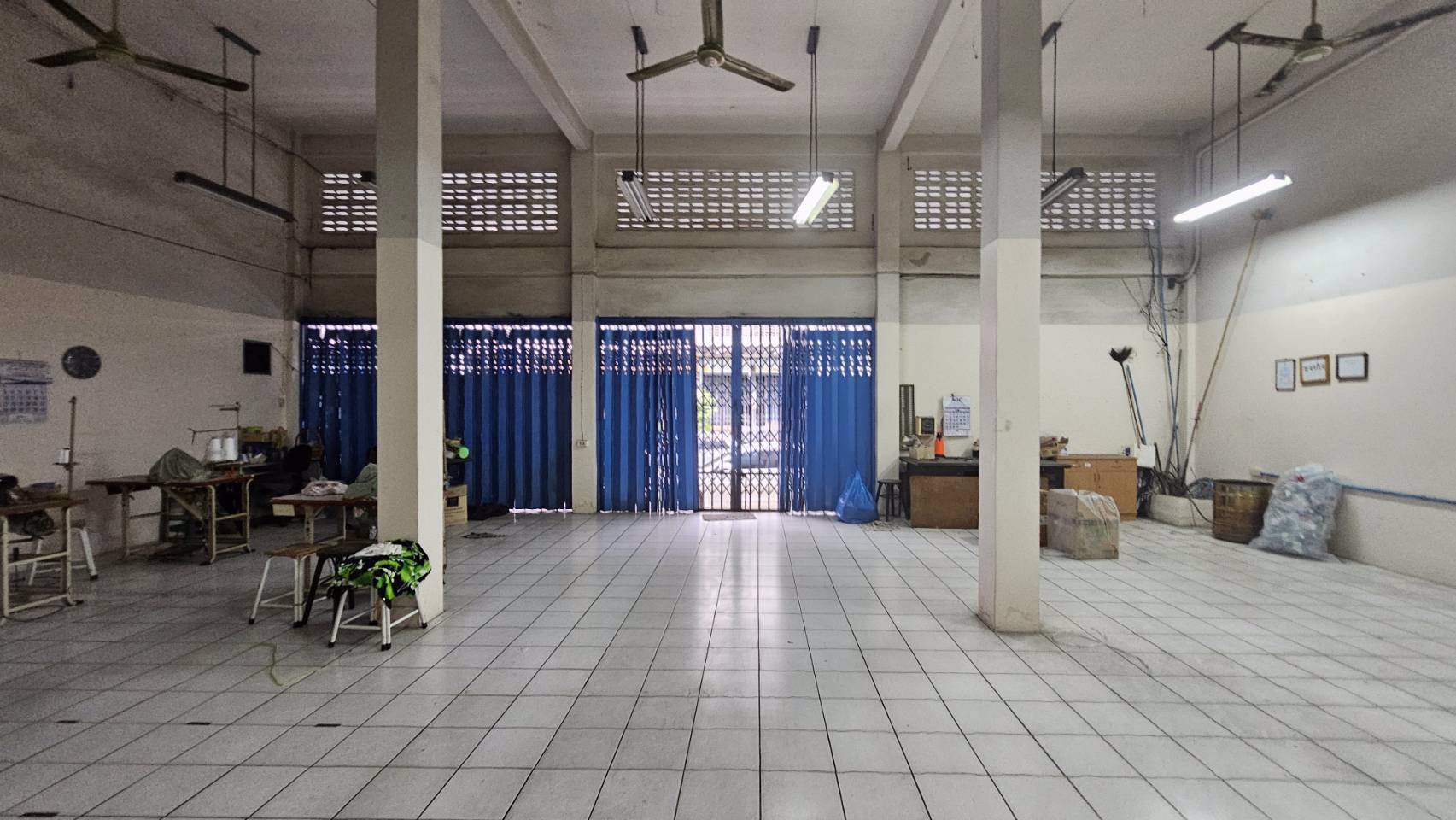 ขายตึกสวยติดกัน-4-คูหา-3-ชั้นครึ่ง-บนทำเลธุรกิจถนนเอกชัย-บางบอน