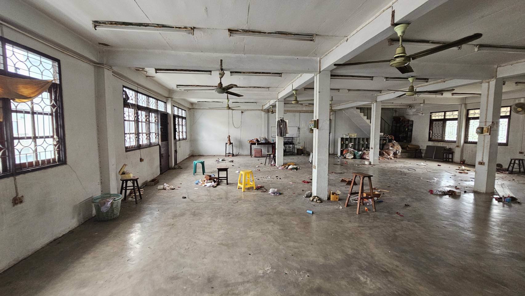 ขายตึกสวยติดกัน-4-คูหา-3-ชั้นครึ่ง-บนทำเลธุรกิจถนนเอกชัย-บางบอน