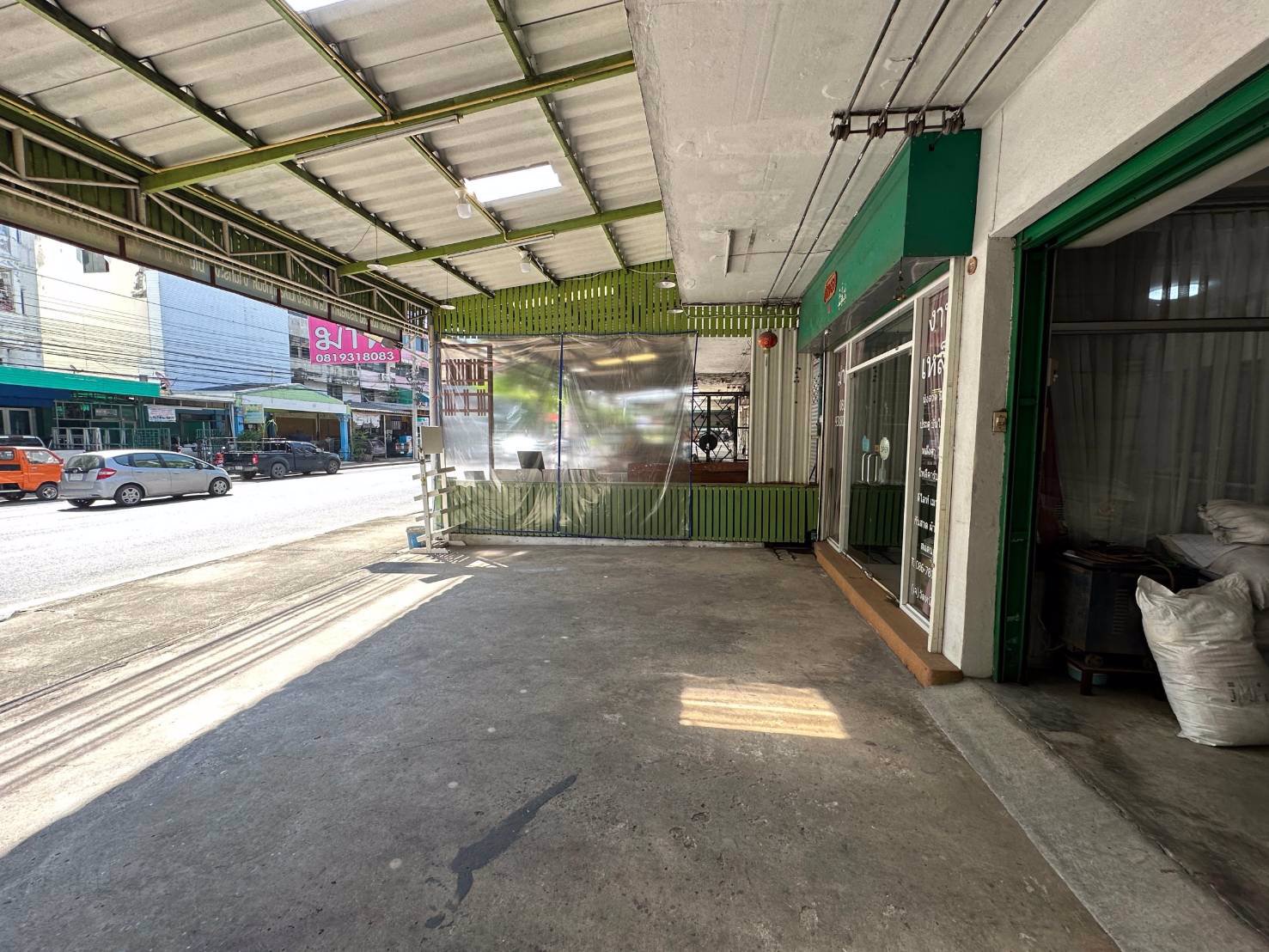 ขาย-อาคารพาณิชย์-2-คูหา-4-ชั้นครึ่ง-พร้อมที่ดินเปล่า