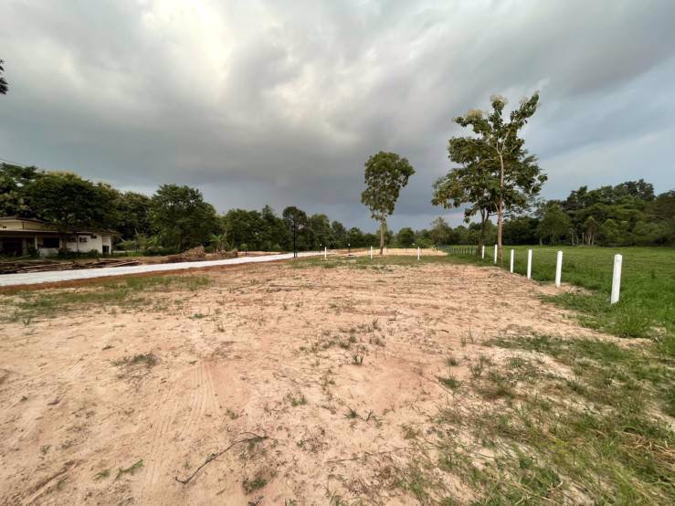 ขายที่ดินปรับถมแล้วในอำเภอเมืองสกลนคร-ราคาถูก-โฉนดพร้อมโอน