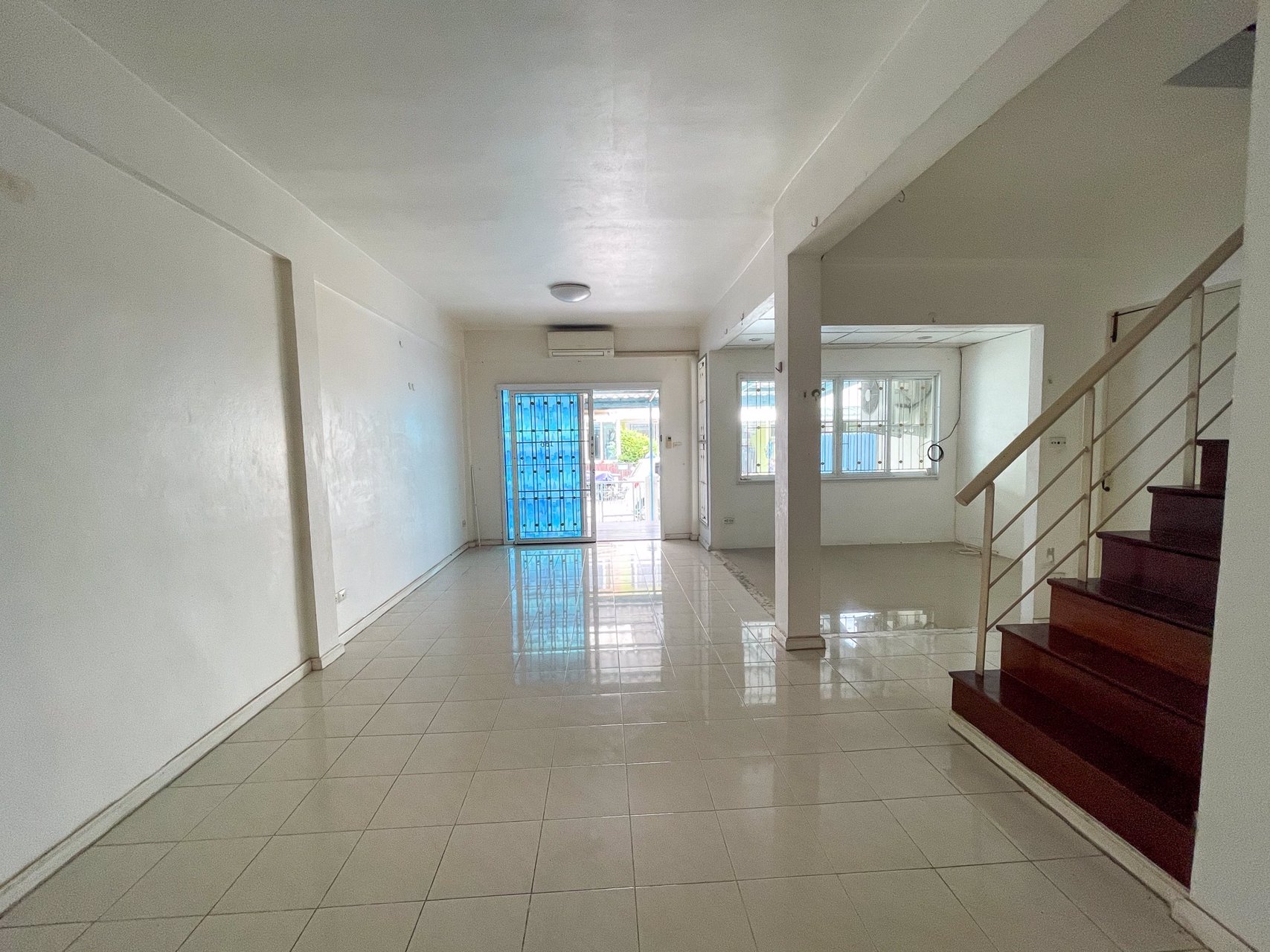 ขาย-ทาวน์โฮม-2-ชั้น-3-นอน-ใกล้รถไฟฟ้าสายสีชมพู