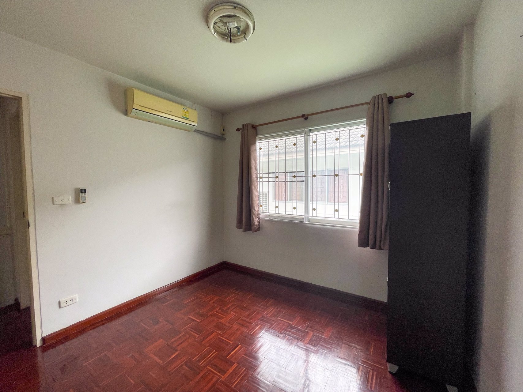 ขาย-ทาวน์โฮม-2-ชั้น-3-นอน-ใกล้รถไฟฟ้าสายสีชมพู