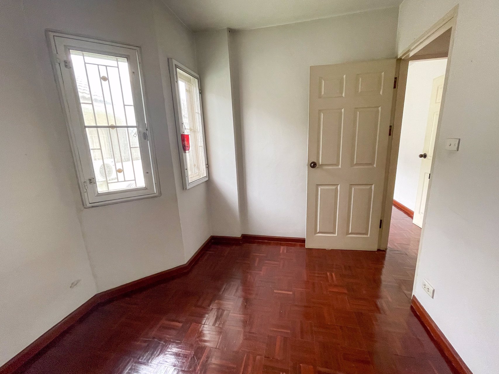 ขาย-ทาวน์โฮม-2-ชั้น-3-นอน-ใกล้รถไฟฟ้าสายสีชมพู