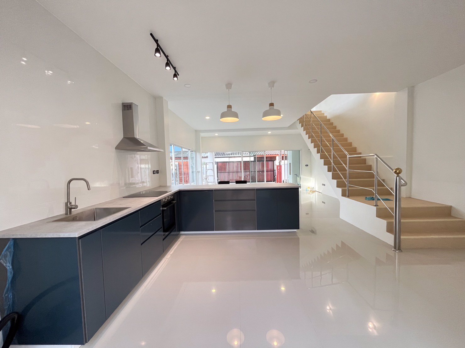 ประกาศขาย-อาคารที่พักอาศัย-3-ชั้น-มีสระว่ายน้ำ-เชิงทะเล-ภูเก็ต-ราคา-799-ล้าน