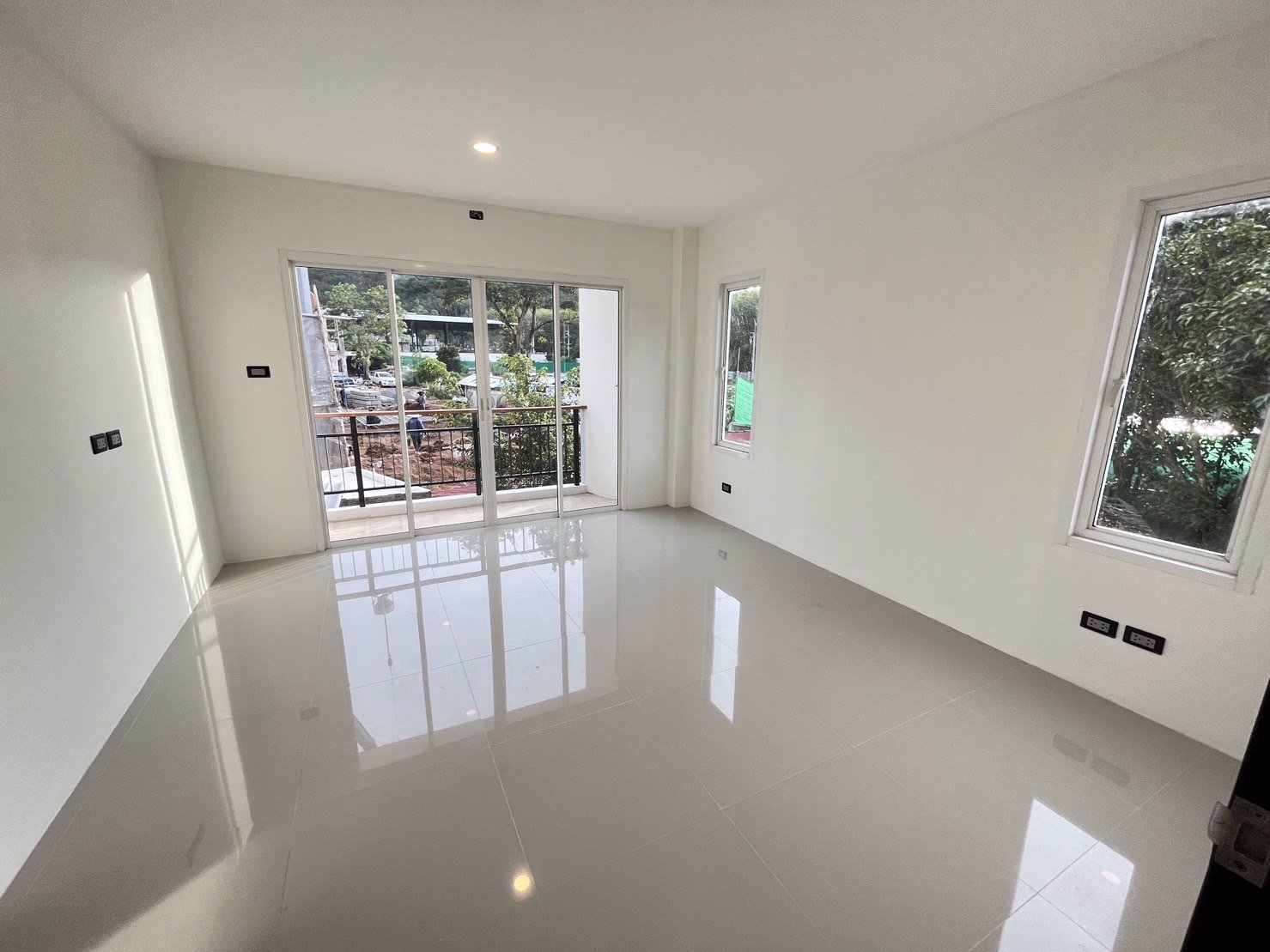 ประกาศขาย-อาคารที่พักอาศัย-3-ชั้น-มีสระว่ายน้ำ-เชิงทะเล-ภูเก็ต-ราคา-799-ล้าน