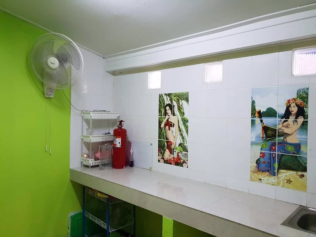 ขายอาคารพาณิชย์-3-ชั้น-เป็นห้องหัวมุม-ศรีราชา-ชลบุรี