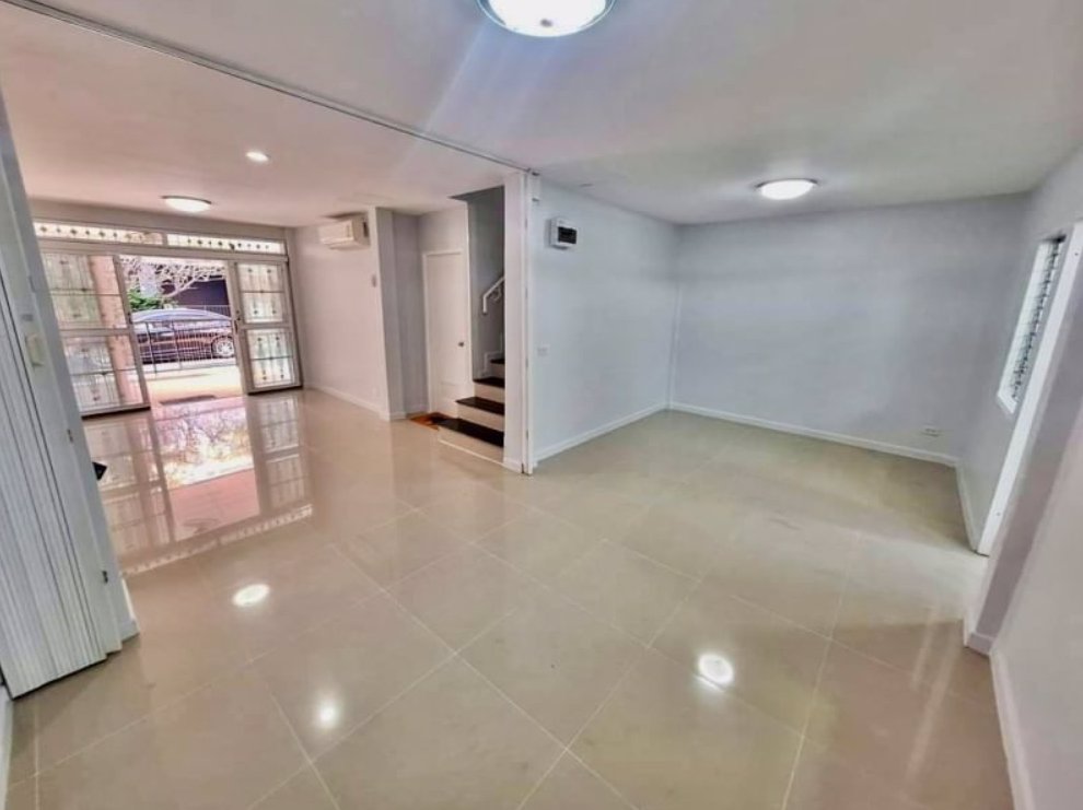 ขายด่วน-ขายถูก-ทาวน์เฮาส์2ชั้น-ต้นโครงการ-รีโนเวทใหม่ทั้งหลัง