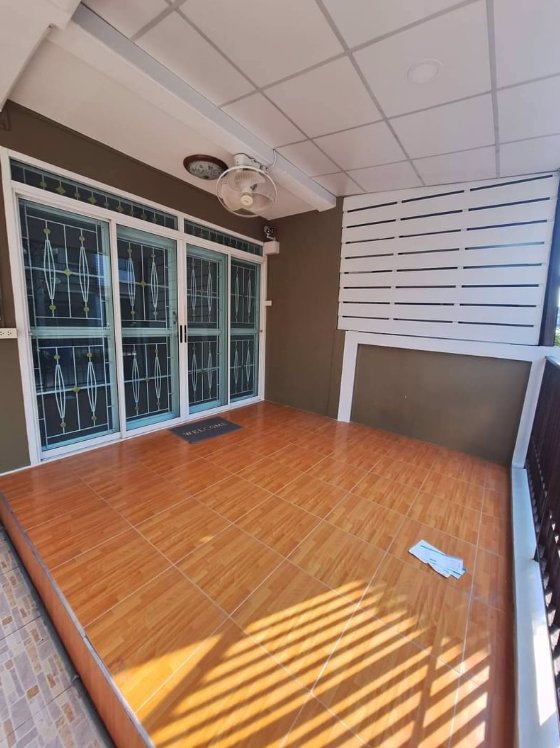 ขายด่วน-ขายถูก-ทาวน์เฮาส์2ชั้น-ต้นโครงการ-รีโนเวทใหม่ทั้งหลัง