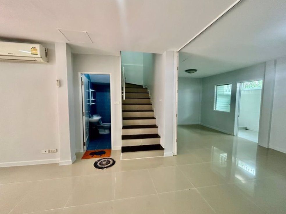 ขายด่วน-ขายถูก-ทาวน์เฮาส์2ชั้น-ต้นโครงการ-รีโนเวทใหม่ทั้งหลัง