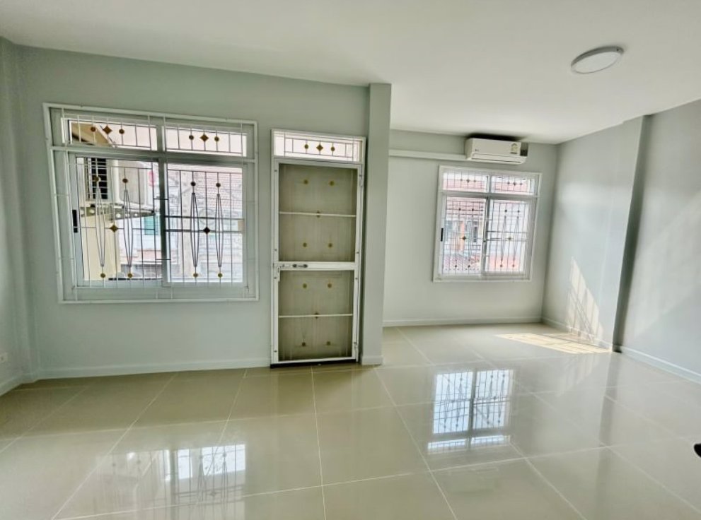 ขายด่วน-ขายถูก-ทาวน์เฮาส์2ชั้น-ต้นโครงการ-รีโนเวทใหม่ทั้งหลัง