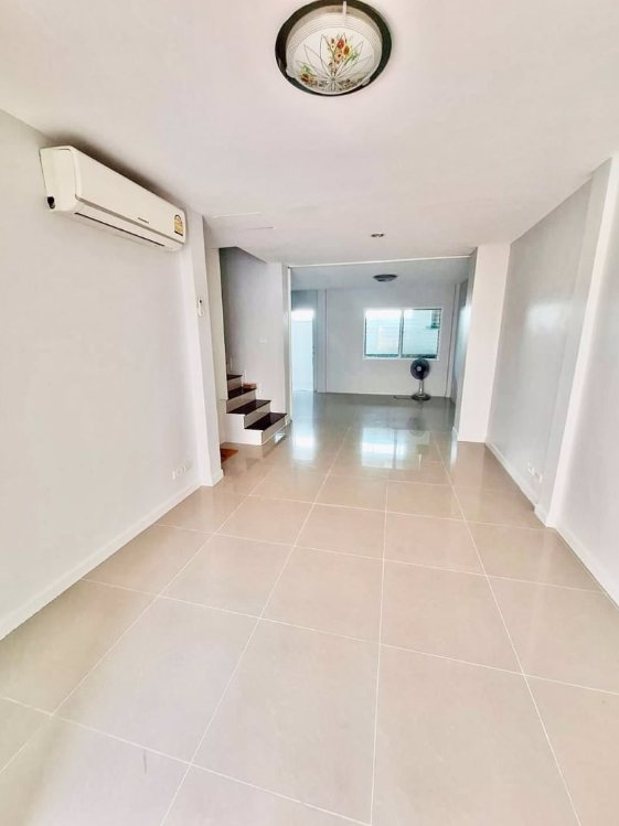 ขายด่วน-ขายถูก-ทาวน์เฮาส์2ชั้น-ต้นโครงการ-รีโนเวทใหม่ทั้งหลัง