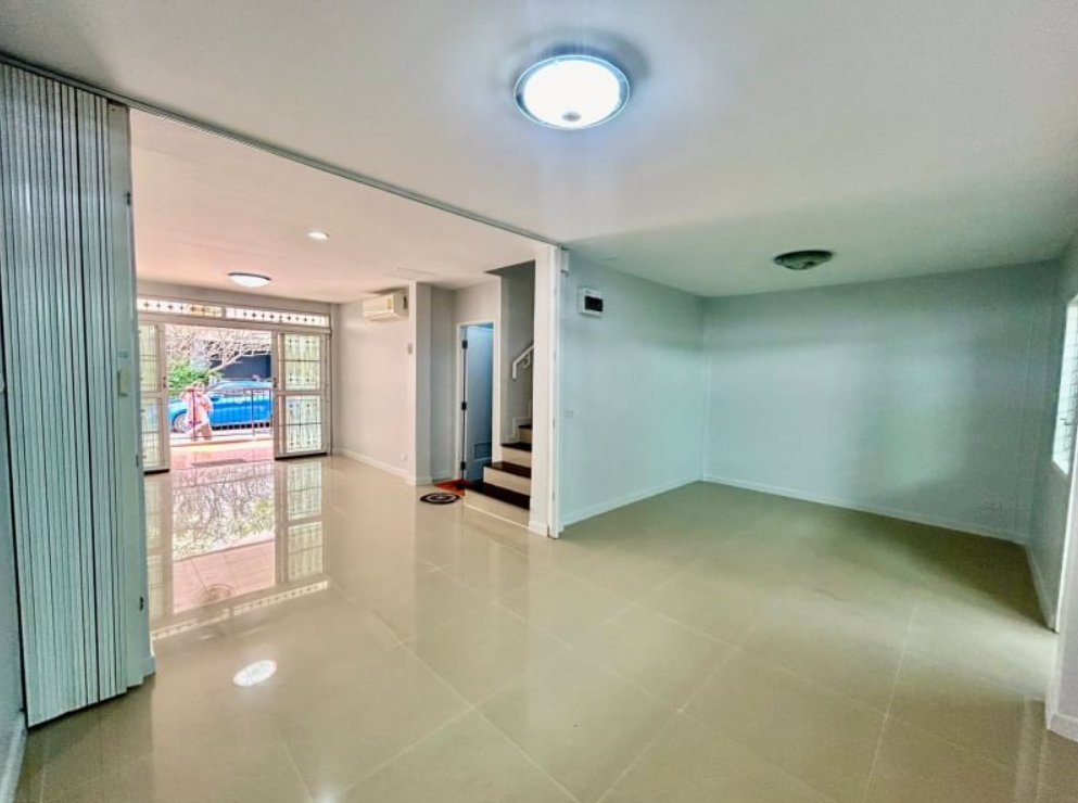 ขายด่วน-ขายถูก-ทาวน์เฮาส์2ชั้น-ต้นโครงการ-รีโนเวทใหม่ทั้งหลัง