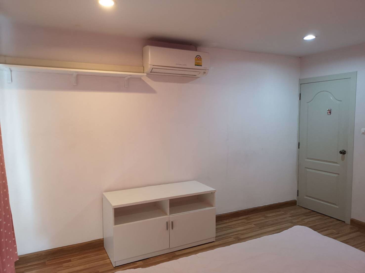 ให้เช่าคอนโด-regent-home-12-ลาดพร้าว41-2นอน-ชั้น-6-วิวสระ-fully-furnished