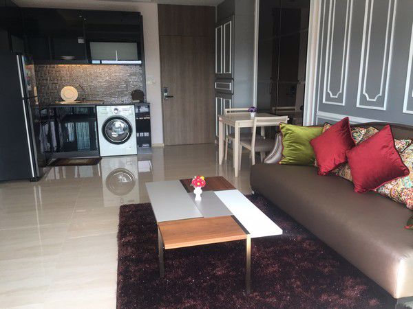 for-rent-noble-reveal-ekamai-condo-20th-floor-fully-furnished-near-bts-ekkamai