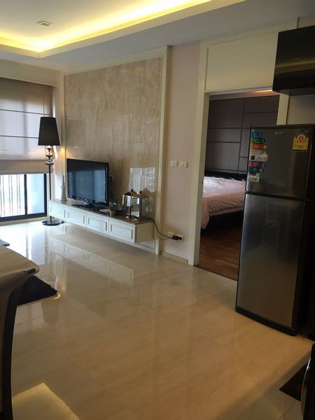 for-rent-noble-reveal-ekamai-condo-20th-floor-fully-furnished-near-bts-ekkamai