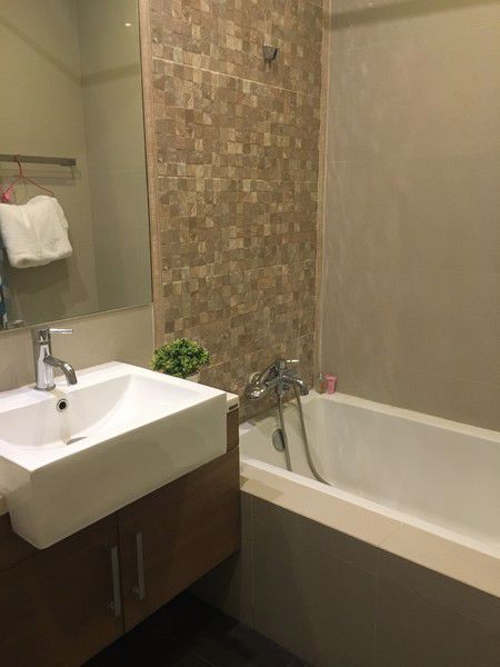 for-rent-noble-reveal-ekamai-condo-20th-floor-fully-furnished-near-bts-ekkamai