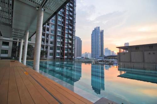 for-rent-life-asoke-17th-floor-apl-view-makkasan-near-mrt-phetchaburi