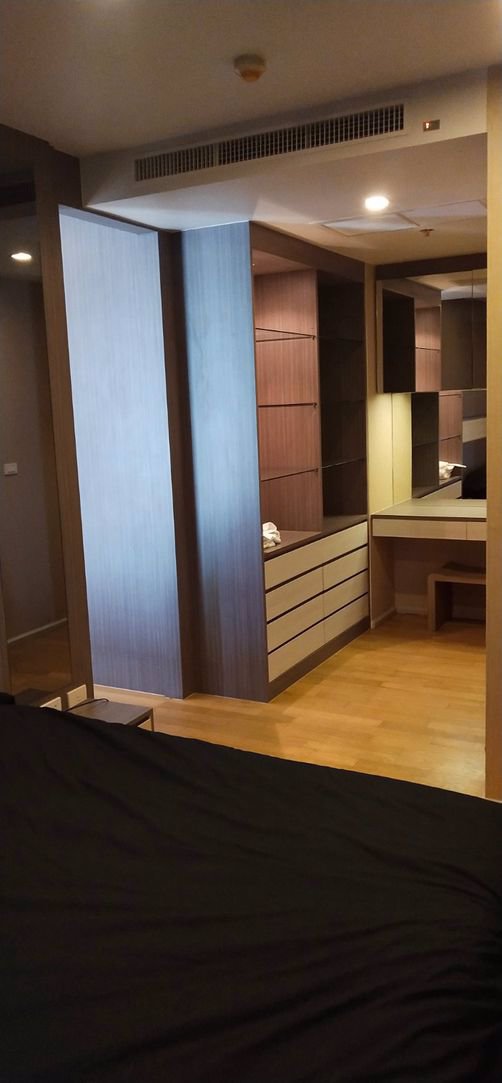 for-rent-noble-solo-thonglor-14th-floor-pool-view-near-bts-thong-lo