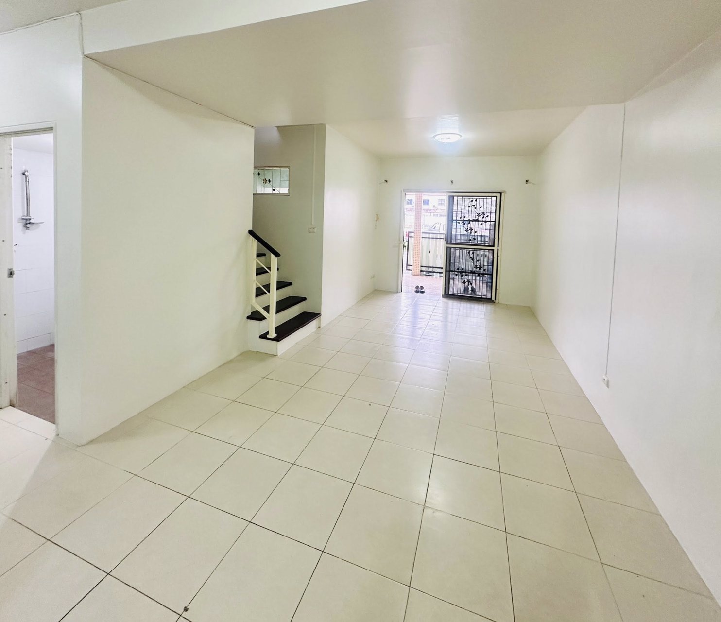 ขายถูก-หมู่บ้านพฤกษา-52-2-ถนนเมน-ติดสวน