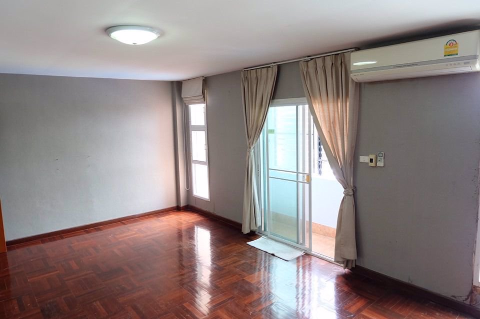 ขายทาว์นเฮ้า-3-ชั้น-ซอ่อนนุช-66-หน้า-มสวนปาร์ม-พื้นที่-25-ตรว4-ห้องนอน-5-ห้องน้ำใกล้รถไฟฟ้า-bts