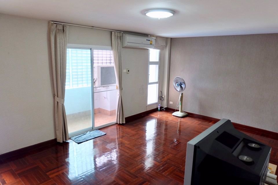 ขายทาว์นเฮ้า-3-ชั้น-ซอ่อนนุช-66-หน้า-มสวนปาร์ม-พื้นที่-25-ตรว4-ห้องนอน-5-ห้องน้ำใกล้รถไฟฟ้า-bts